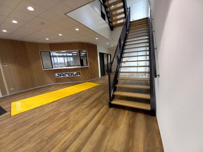 Stalen trap voor entree