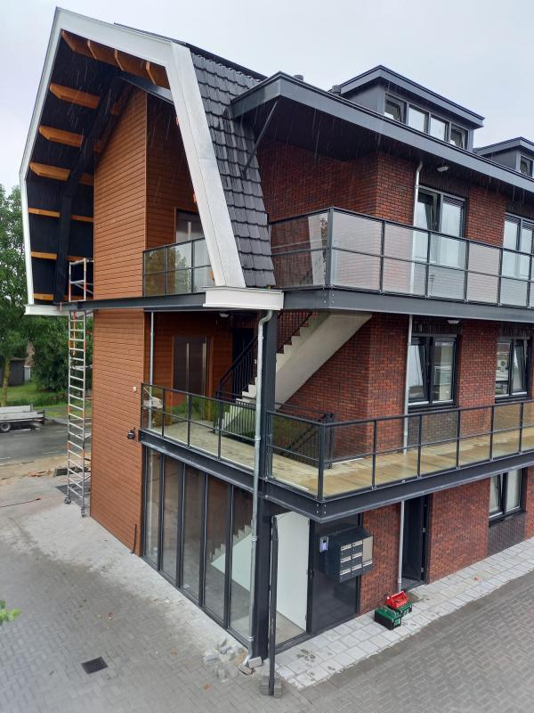 Glazen balustrade en hekwerken